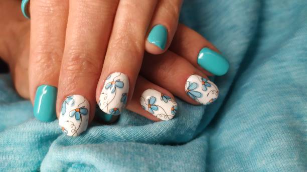 Soft Floral Line Art nail